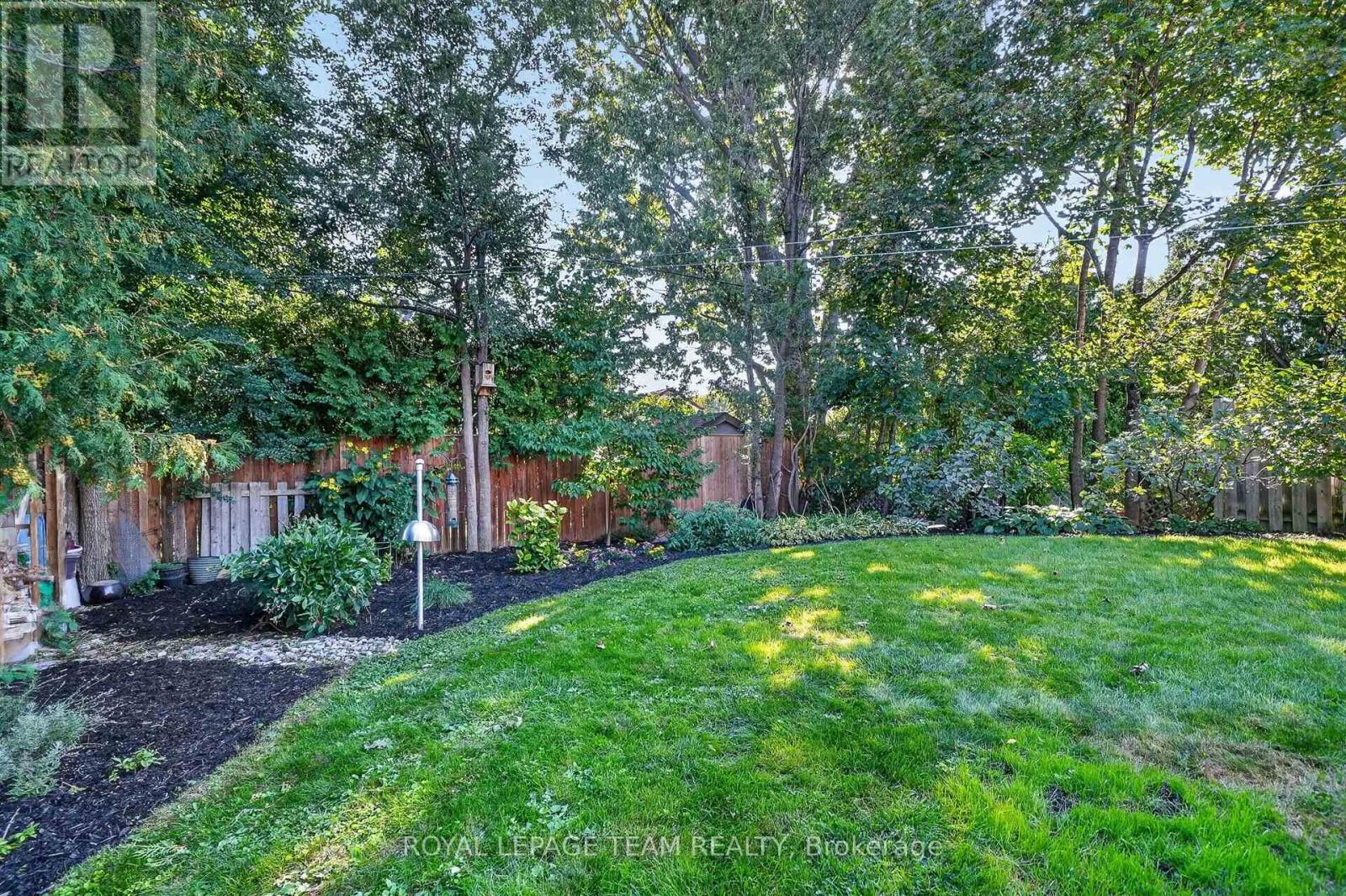 567 REDWOOD AVENUE photo 37