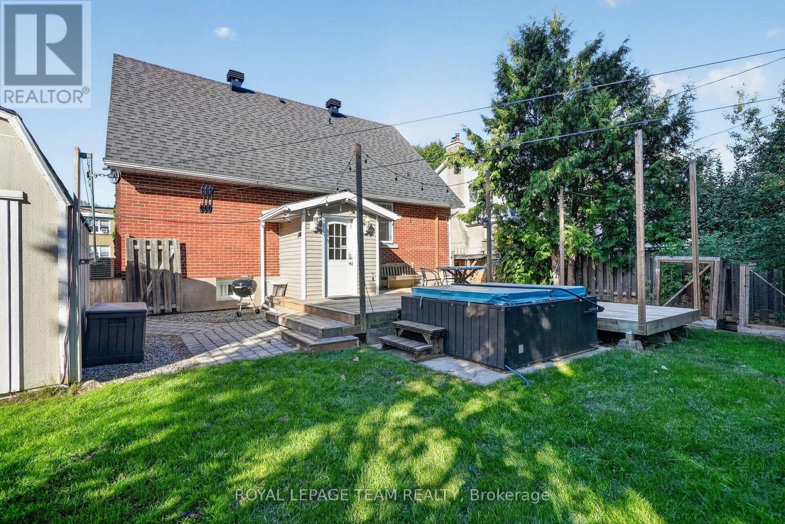 567 REDWOOD AVENUE photo 39