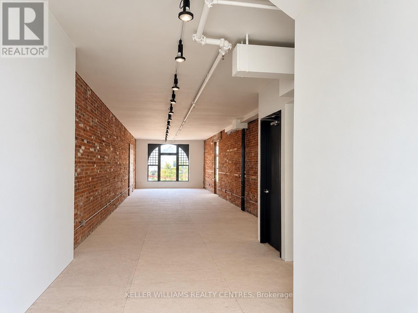 302 - 489 QUEEN STREET W