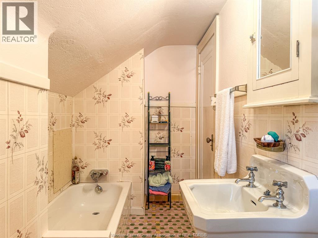 2270 LILLIAN - 35