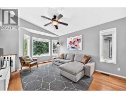 Den - 124 Shawinigan Way Sw, Calgary, AB T2Y2X2 Photo 13