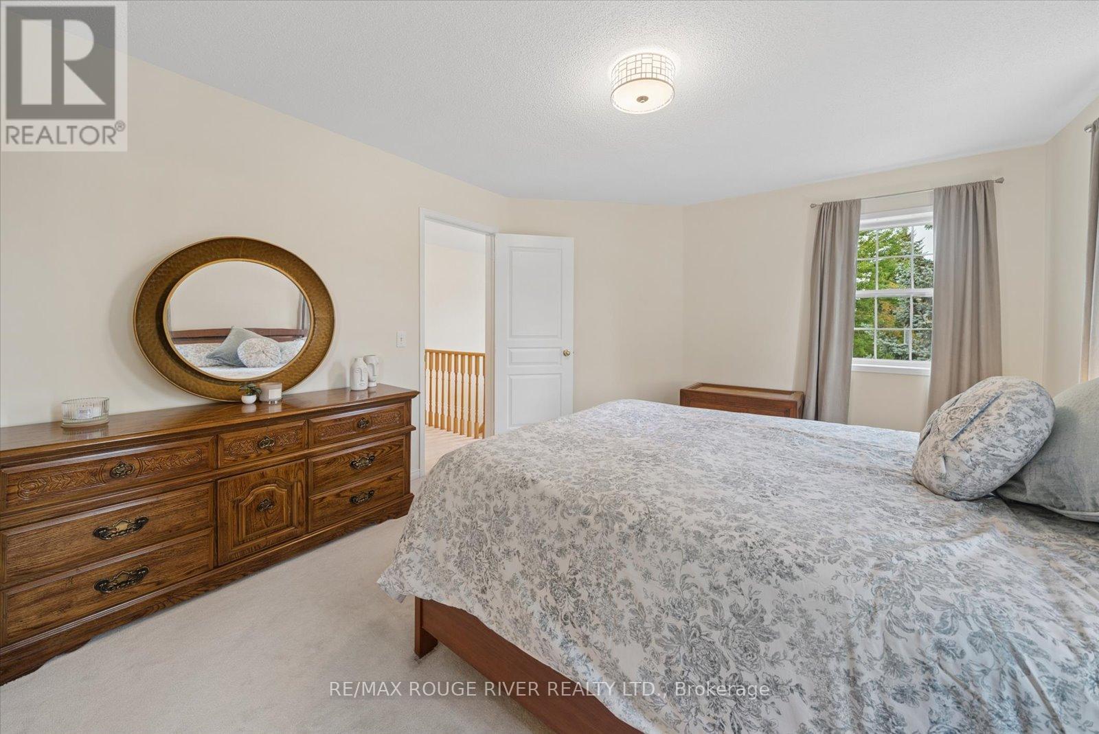 125 Gartshore Drive, Whitby, ON photo 33