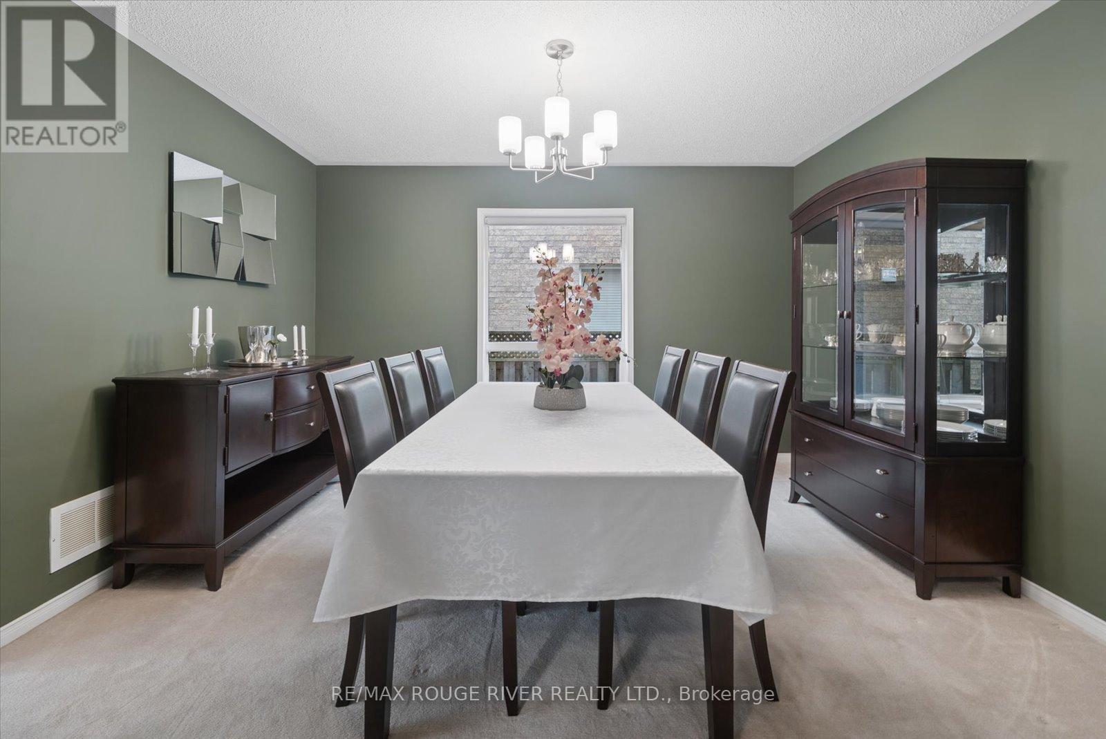 125 Gartshore Drive, Whitby, ON photo 8