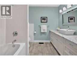 385 Main Street W, Grimsby, ON L3M1T1 Photo 32