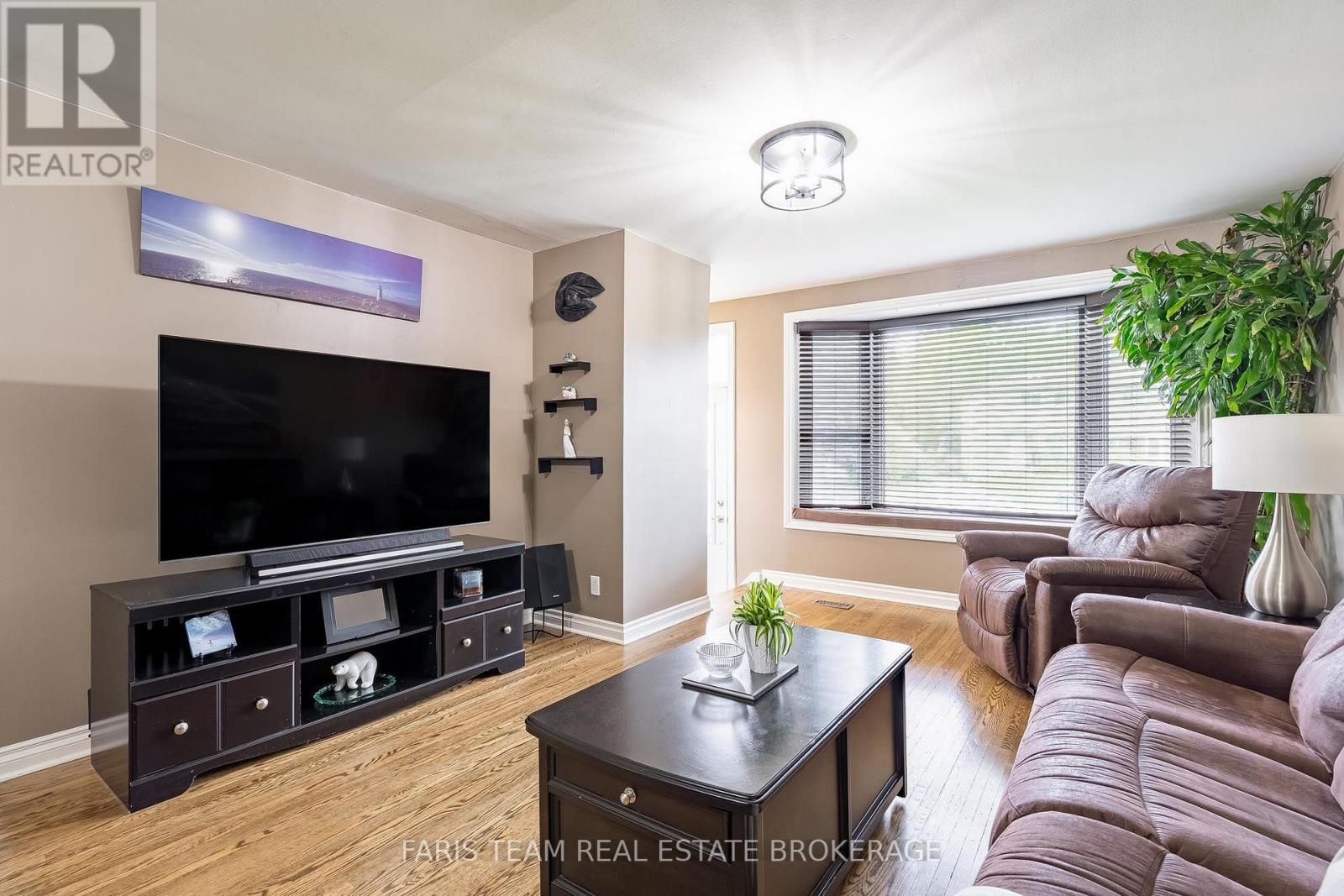45 BAILEY CRESCENT - 12