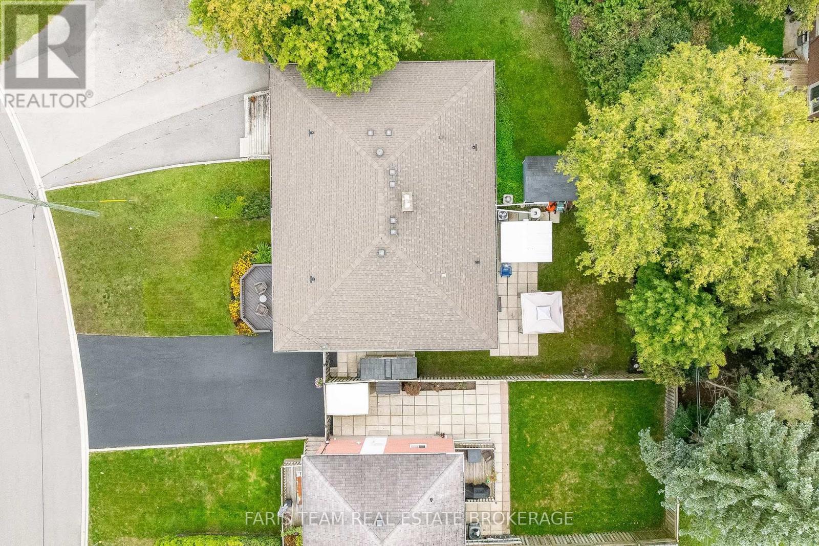 45 BAILEY CRESCENT - 34