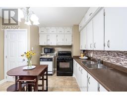 Kitchen - 45 Bailey Crescent, Aurora, ON L4G2B2 Photo 7