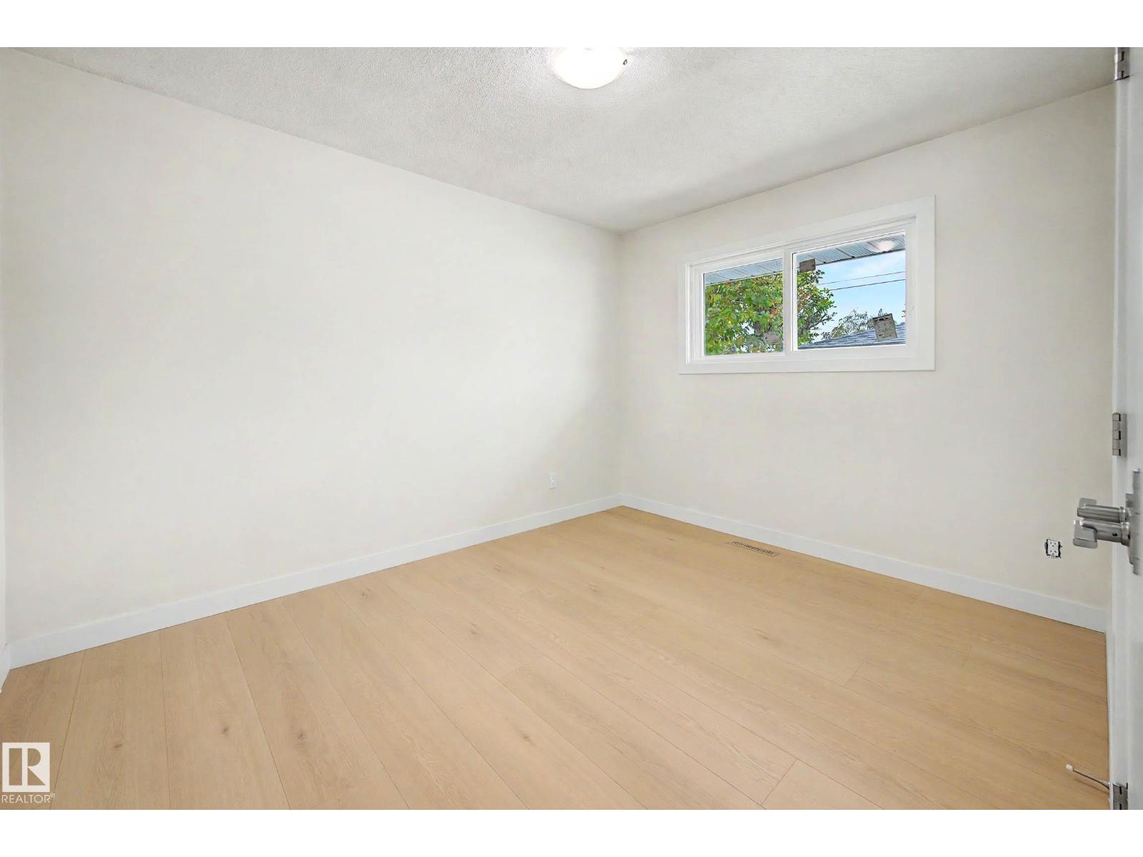 5707 90 Av NW, Kenilworth — photo 10 of 30