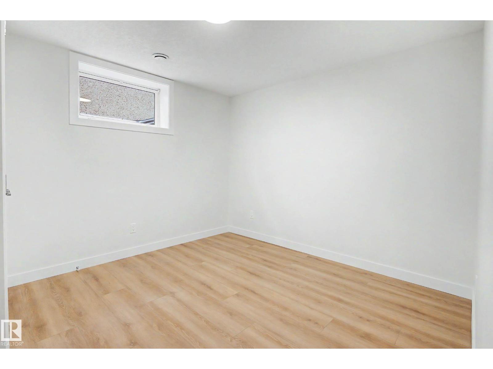 5707 90 AV NW - 12