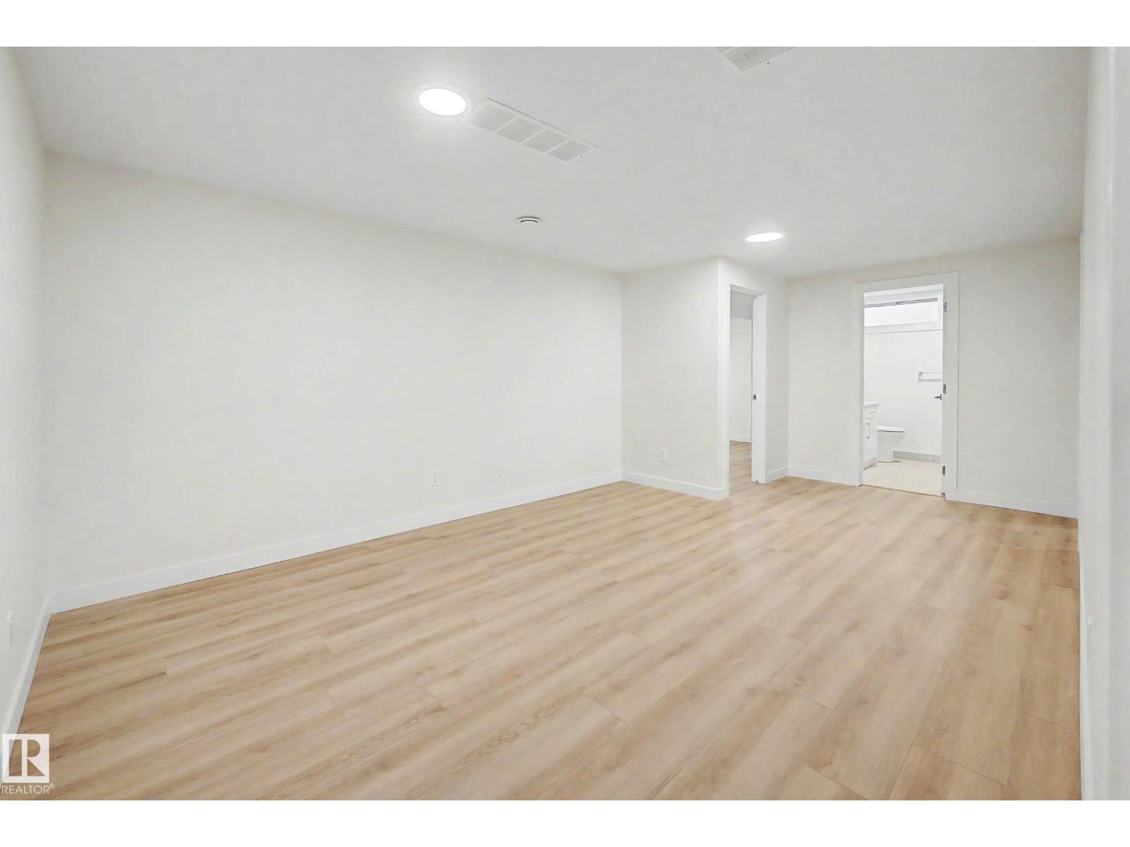 5707 90 Av NW, Kenilworth — photo 16 of 30