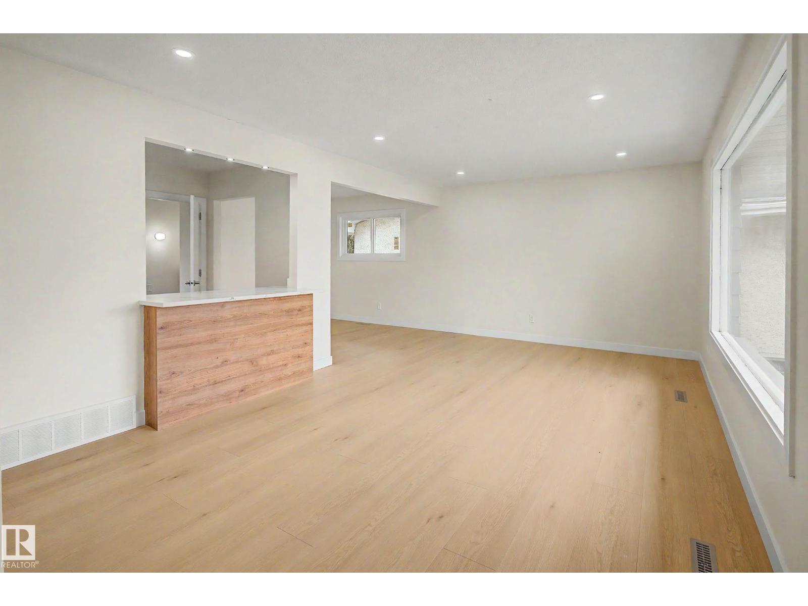 5707 90 Av NW, Kenilworth — photo 17 of 30