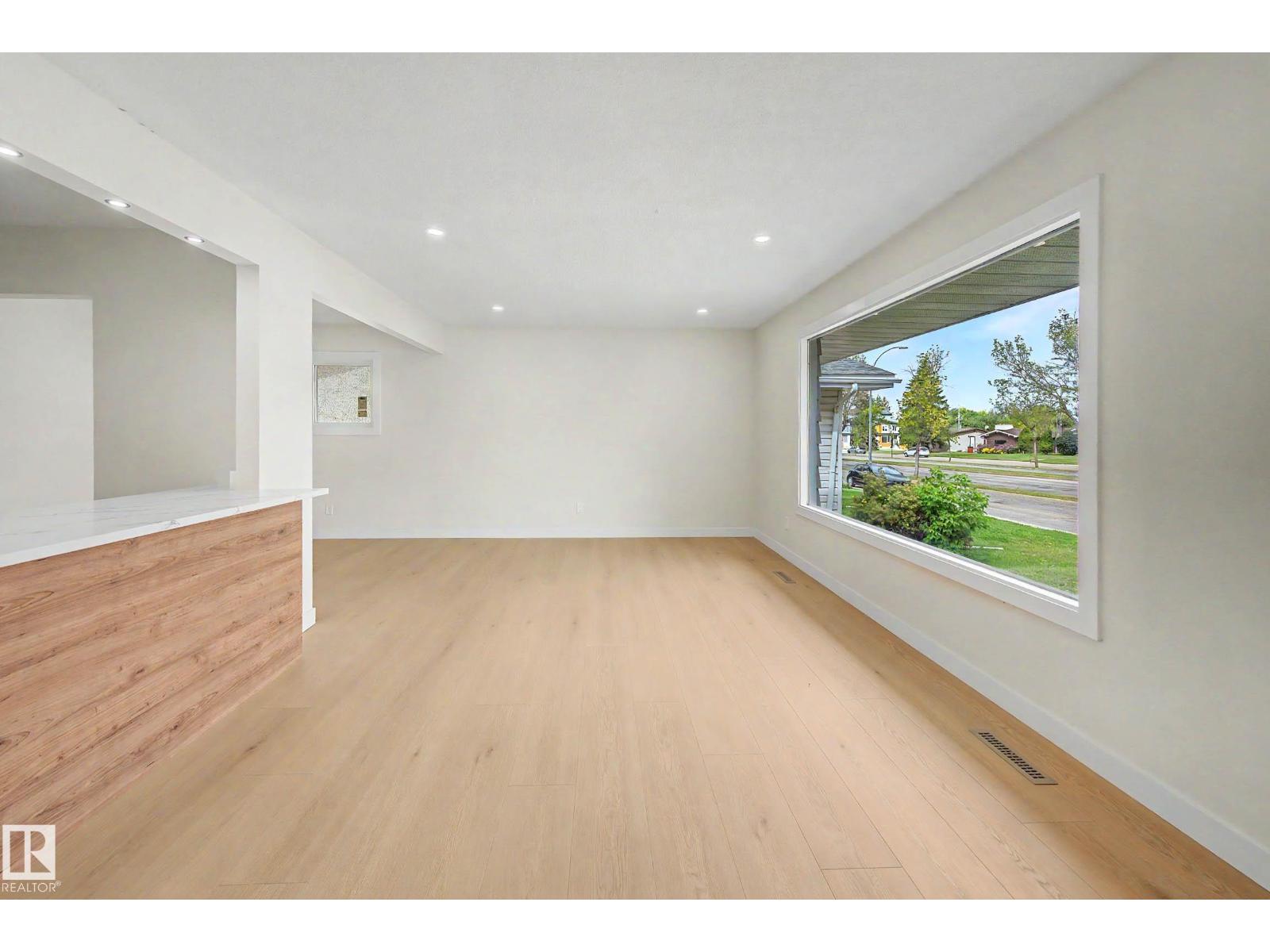 5707 90 Av NW, Kenilworth — photo 18 of 30