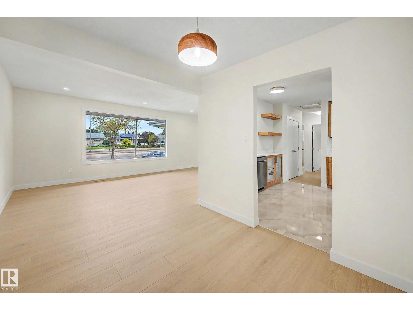 5707 90 AV NW - 21