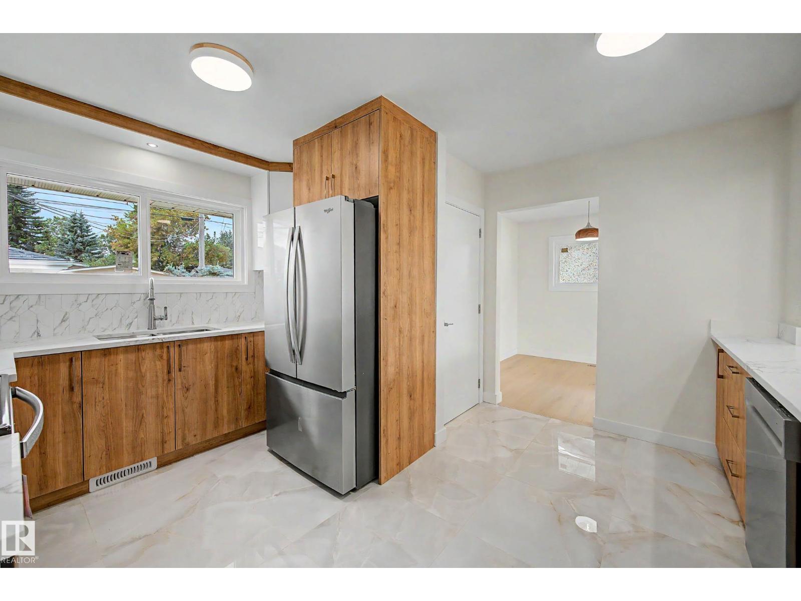 5707 90 Av NW, Kenilworth — photo 23 of 30