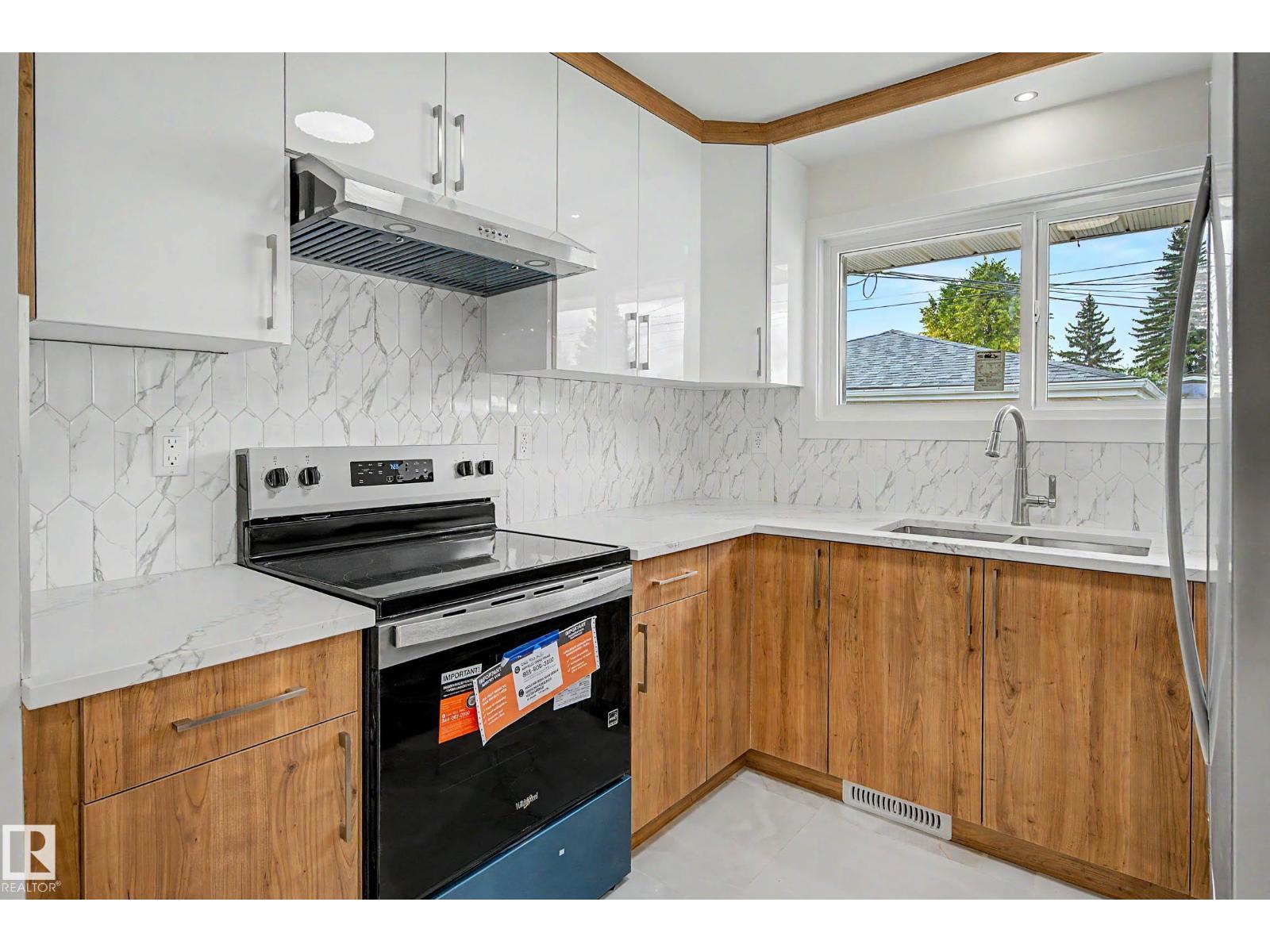 5707 90 AV NW - 24
