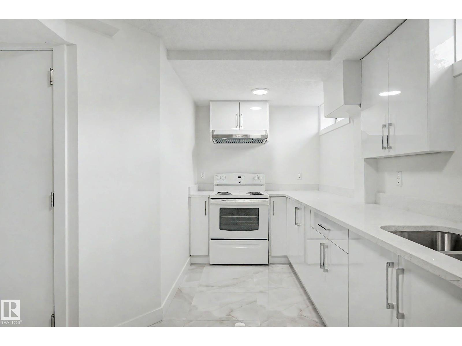 5707 90 AV NW - 31
