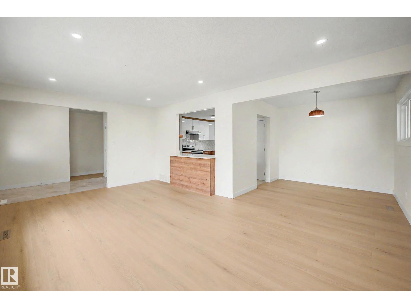 5707 90 AV NW - 6