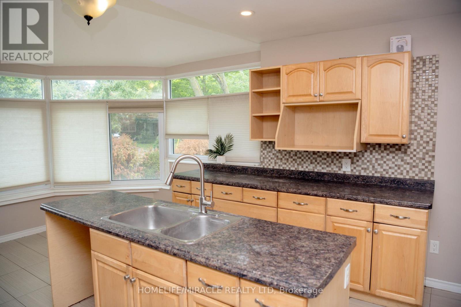25 THORNRIDGE CRESCENT - 10