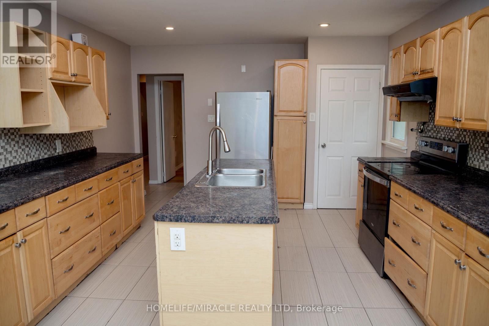 25 THORNRIDGE CRESCENT - 14