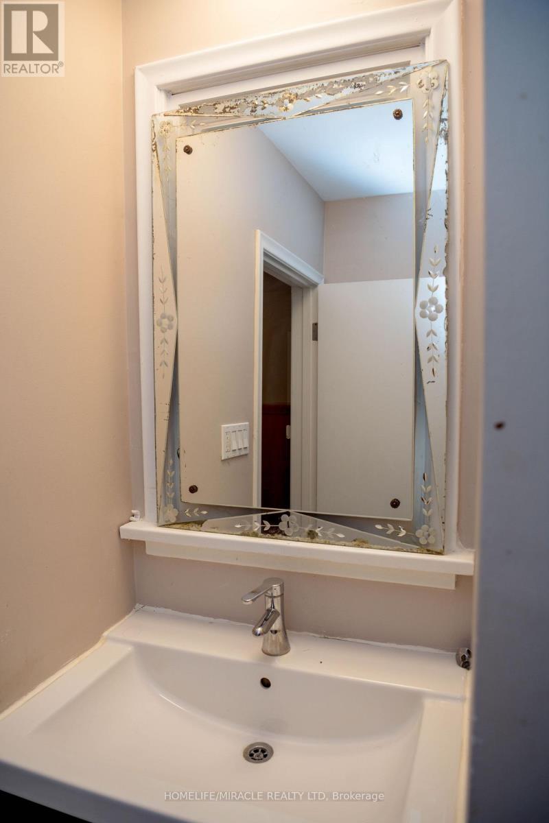 25 THORNRIDGE CRESCENT - 36