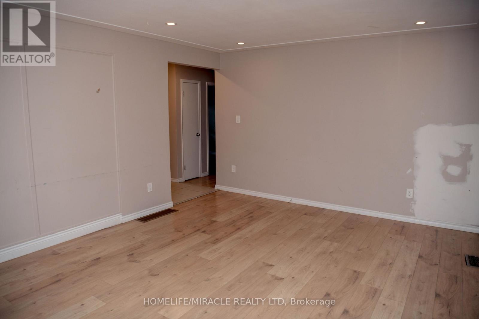 25 THORNRIDGE CRESCENT - 23
