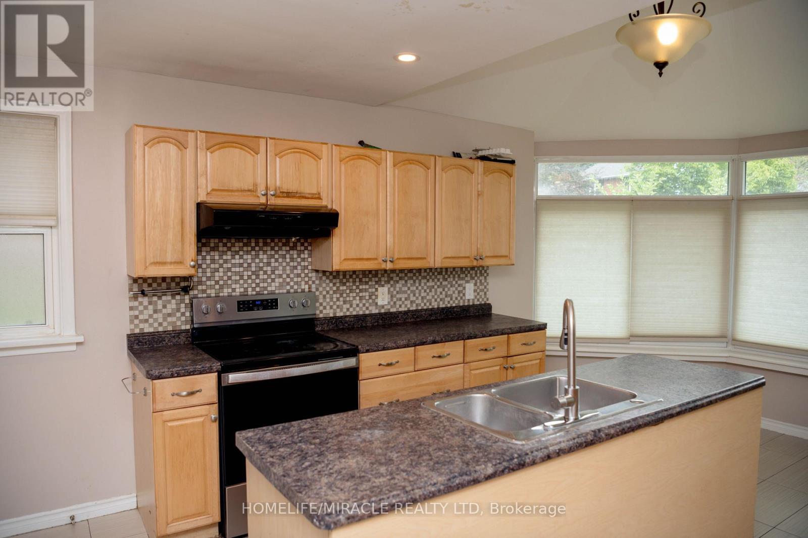 25 THORNRIDGE CRESCENT - 11