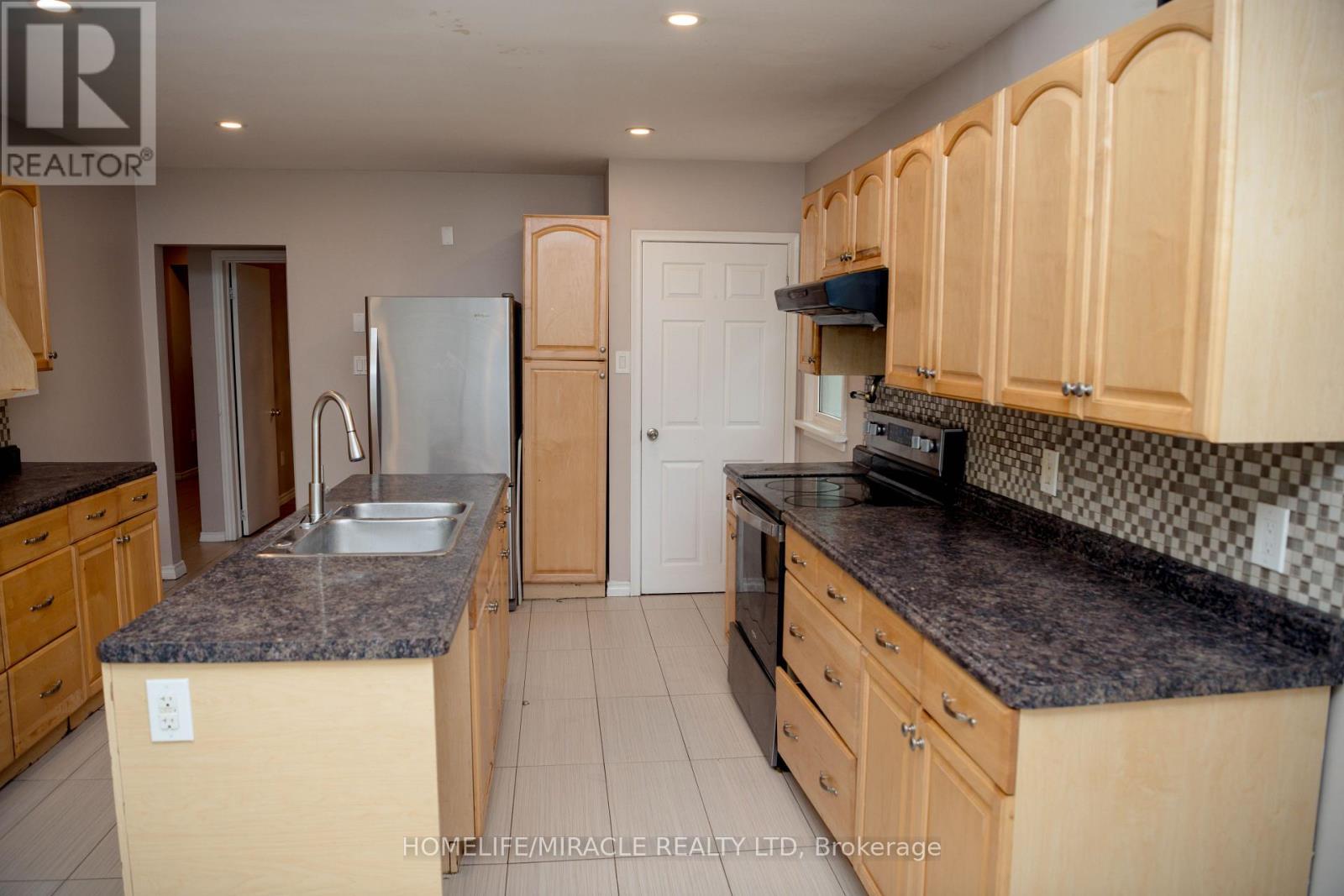25 THORNRIDGE CRESCENT - 15