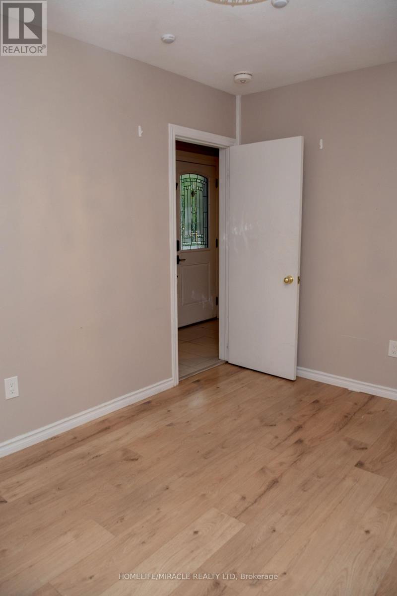 25 THORNRIDGE CRESCENT - 19