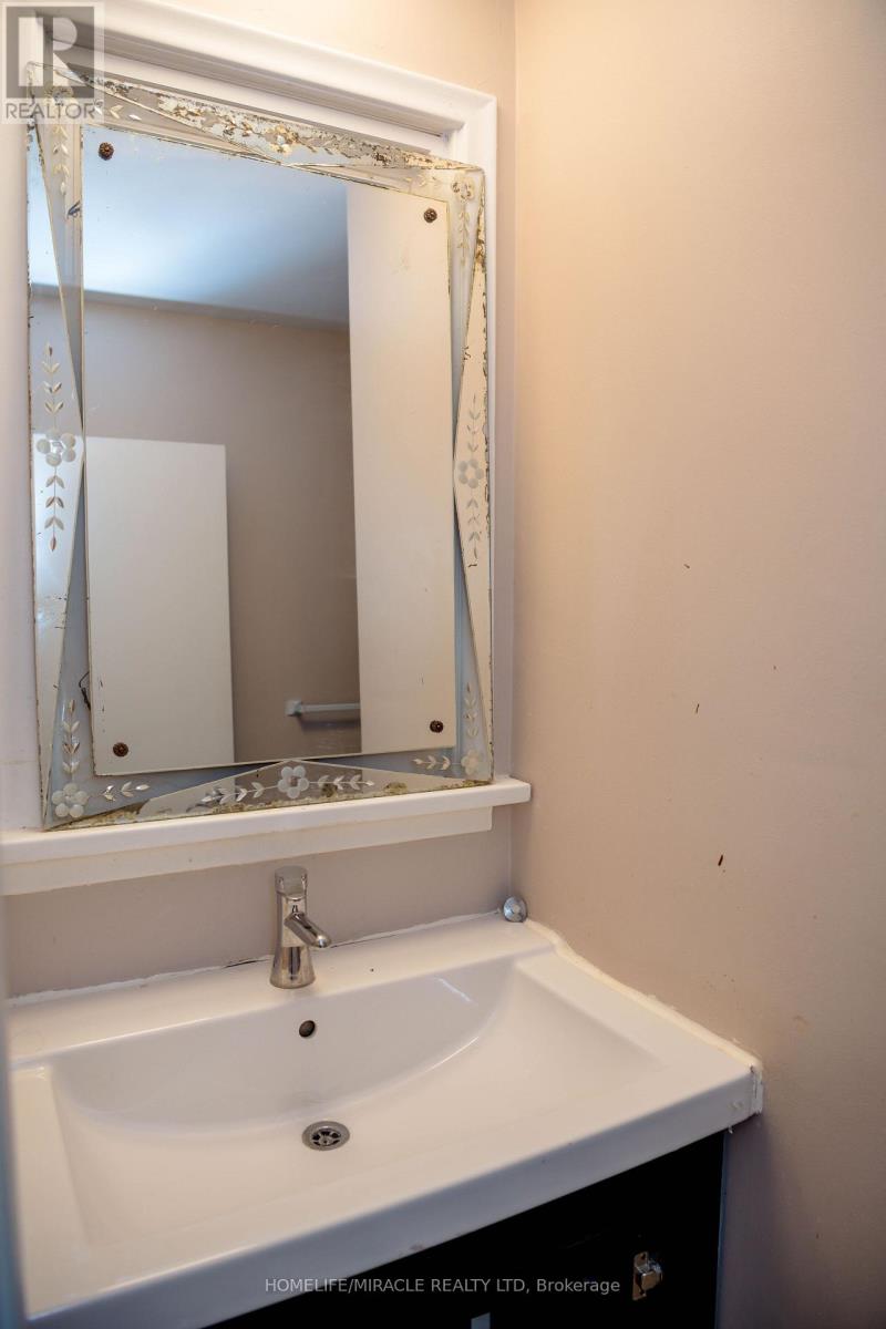25 THORNRIDGE CRESCENT - 38
