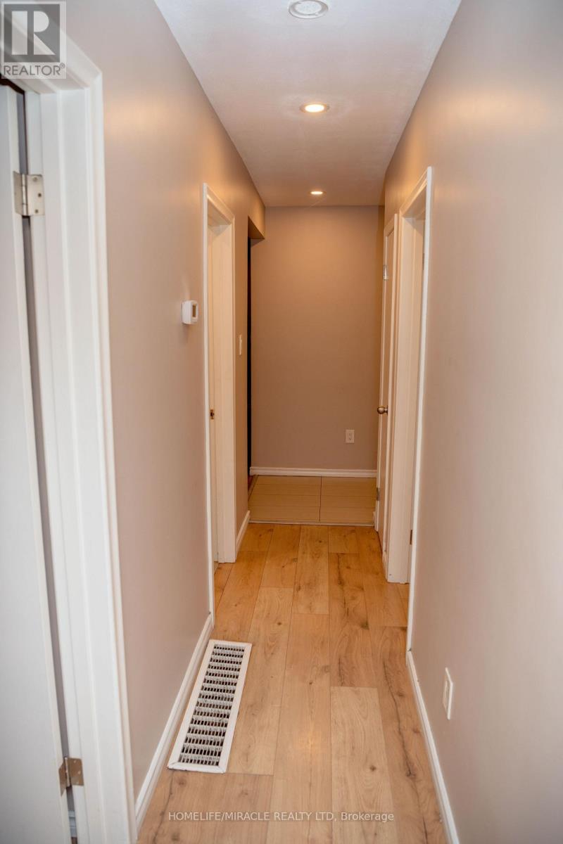 25 THORNRIDGE CRESCENT - 35