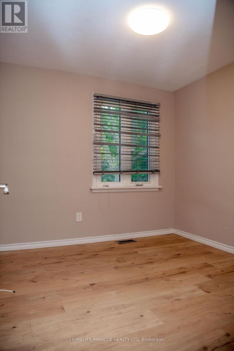25 THORNRIDGE CRESCENT - 28