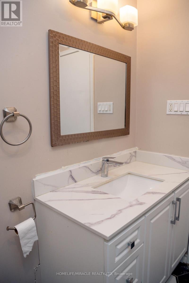 25 THORNRIDGE CRESCENT - 31