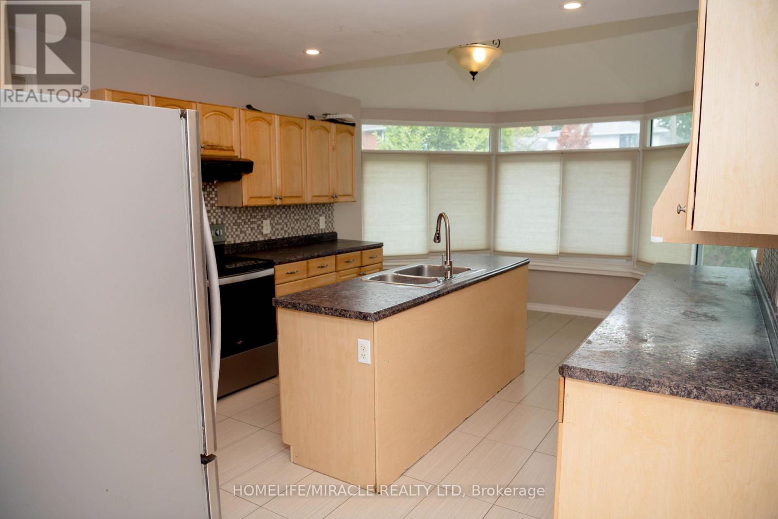 25 THORNRIDGE CRESCENT - 16