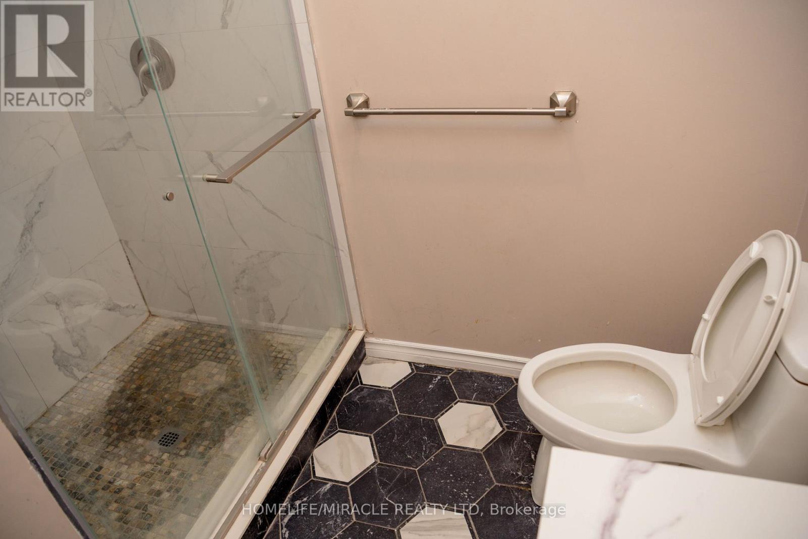25 THORNRIDGE CRESCENT - 32