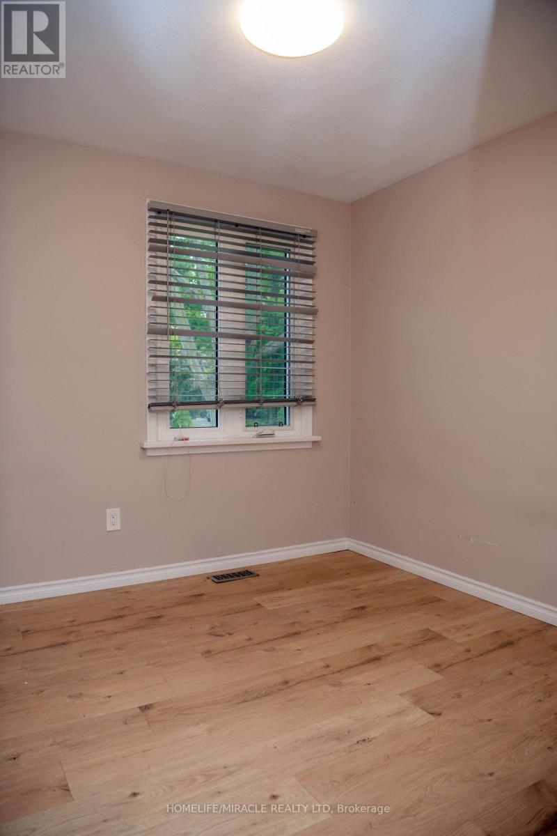 25 THORNRIDGE CRESCENT - 29