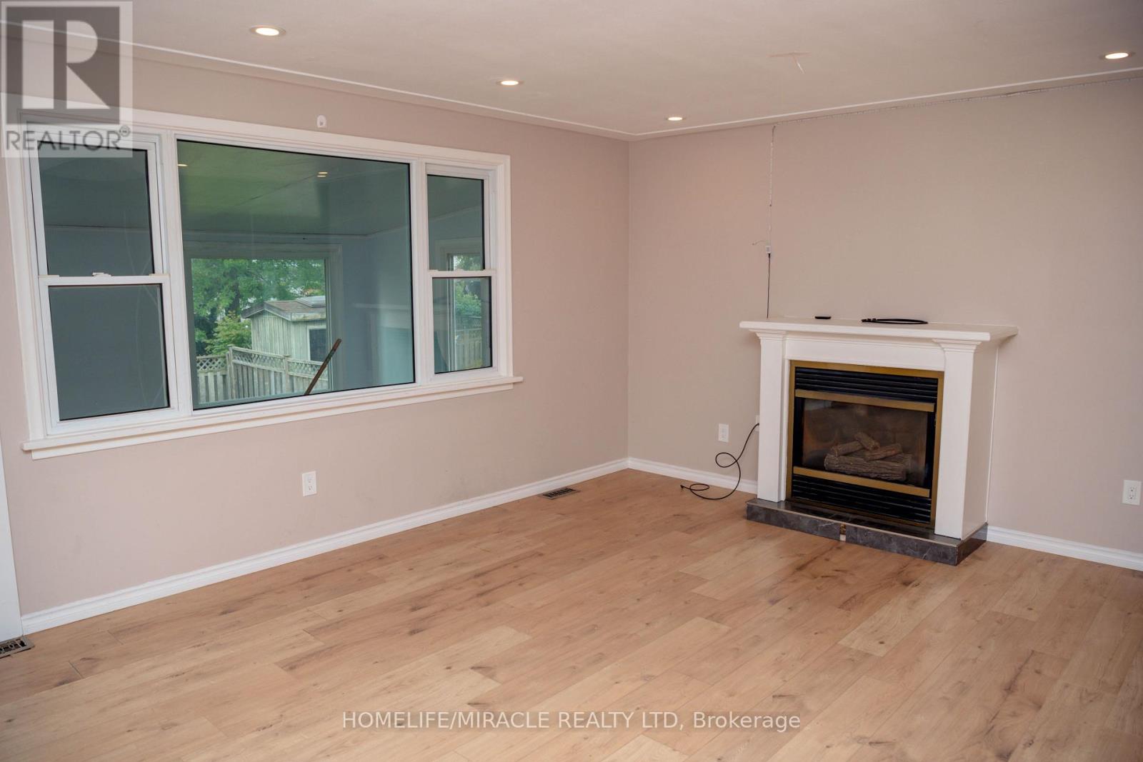 25 THORNRIDGE CRESCENT - 25