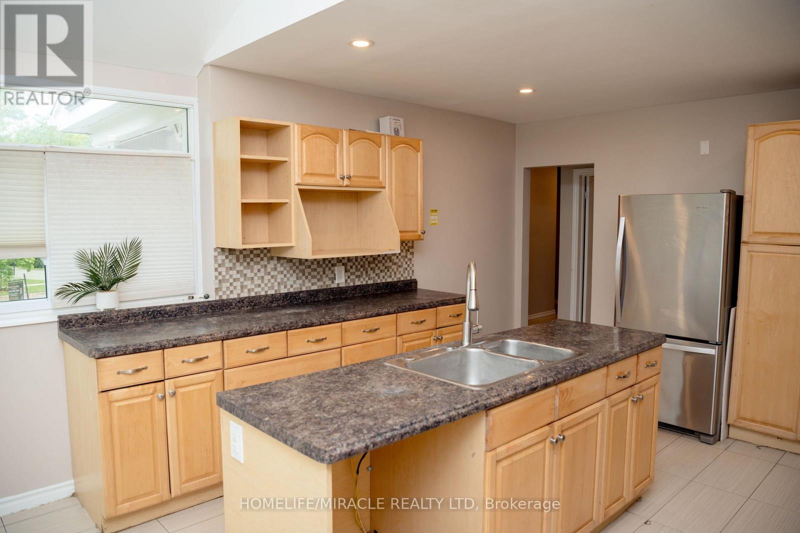 25 THORNRIDGE CRESCENT - 13