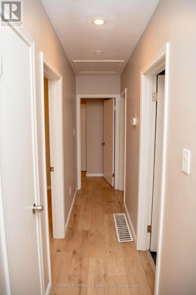 25 THORNRIDGE CRESCENT - 26