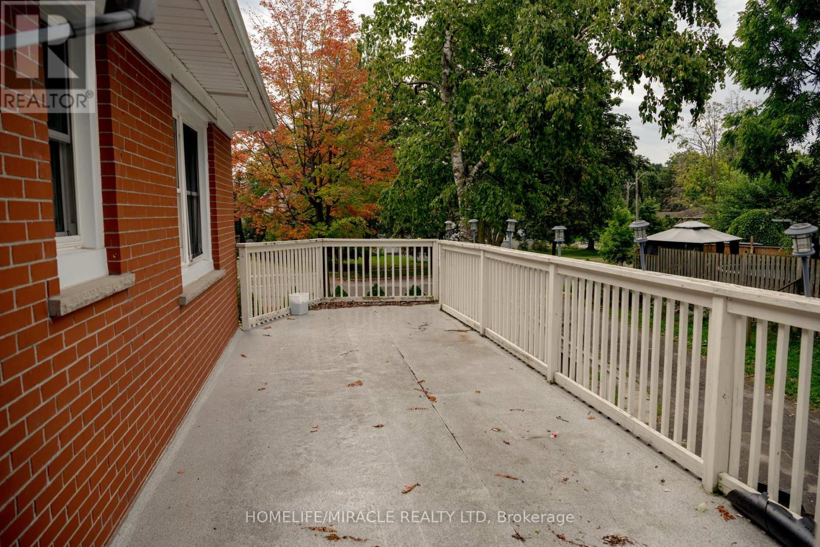 25 THORNRIDGE CRESCENT - 8