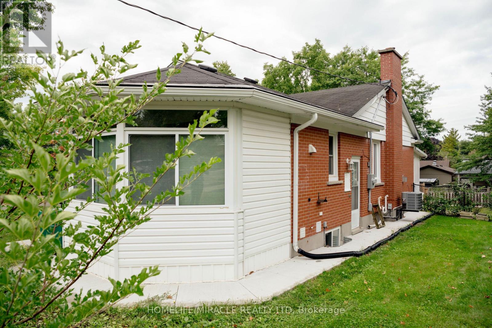 25 THORNRIDGE CRESCENT - 4