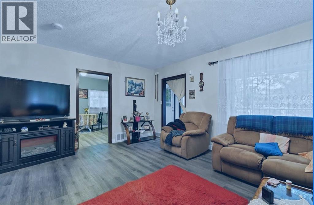 138 3 Street NW - 11
