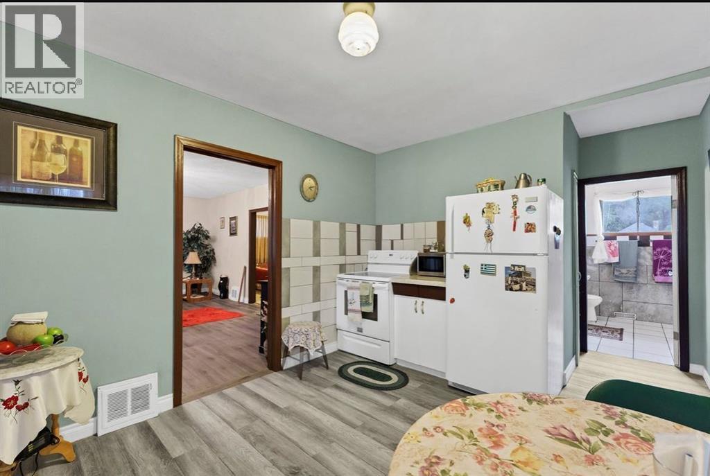 138 3 Street NW - 15