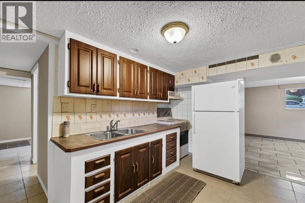138 3 Street NW - 25