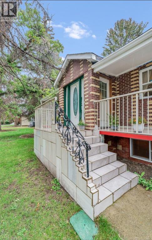 138 3 Street NW - 6