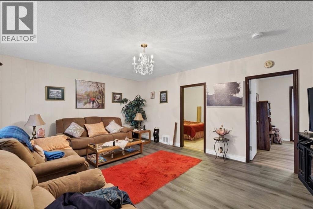 138 3 Street NW - 8