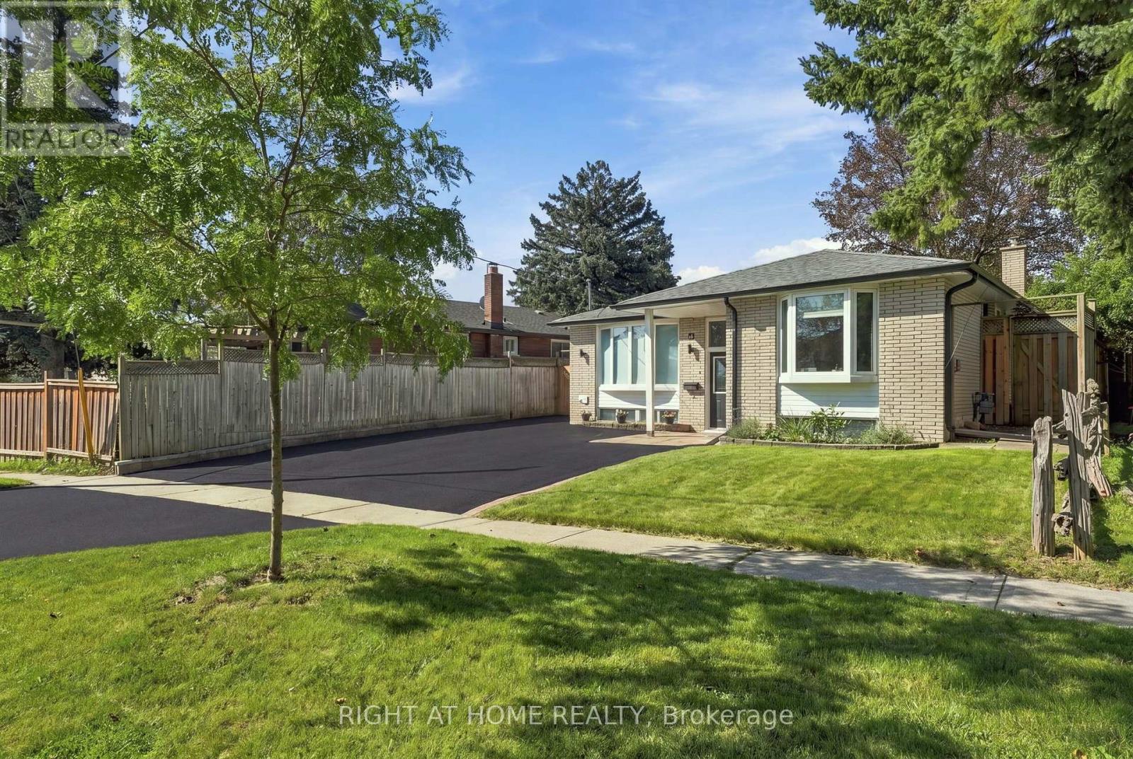 14 Cole Avenue, Clarington, ON photo 2
