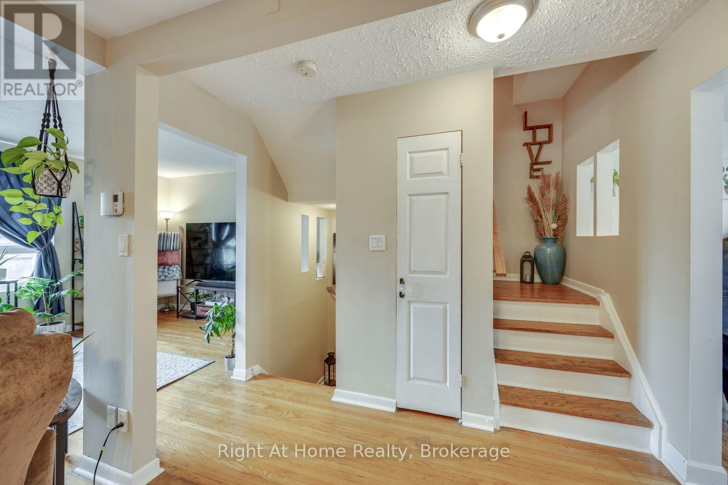 10 Newing Court, Ajax, ON photo 23
