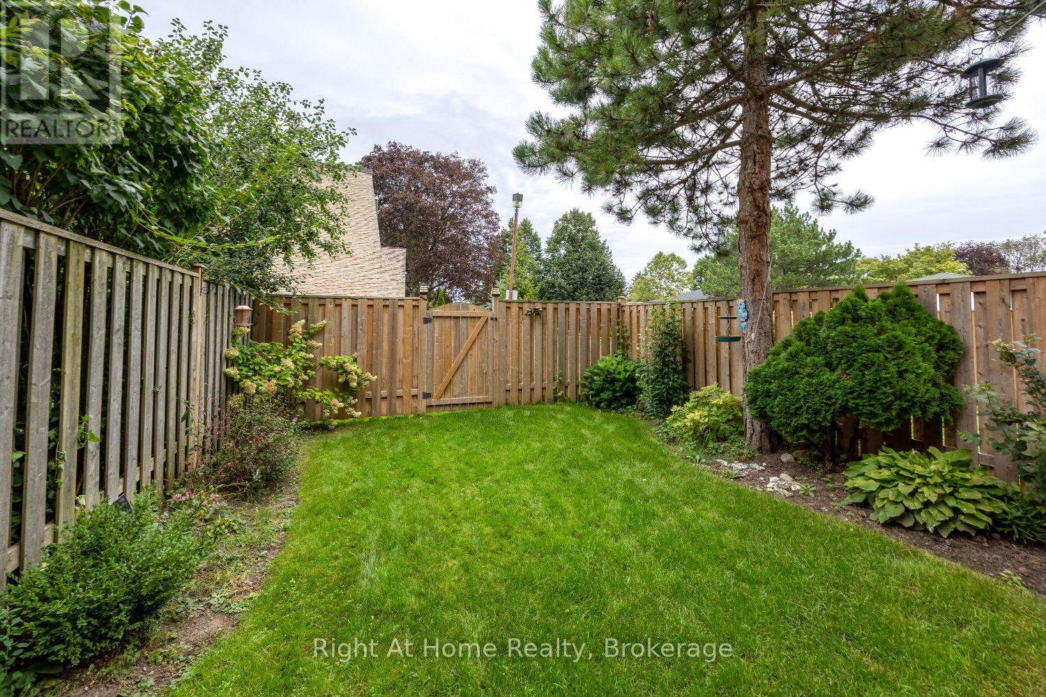 10 Newing Court, Ajax, ON photo 7