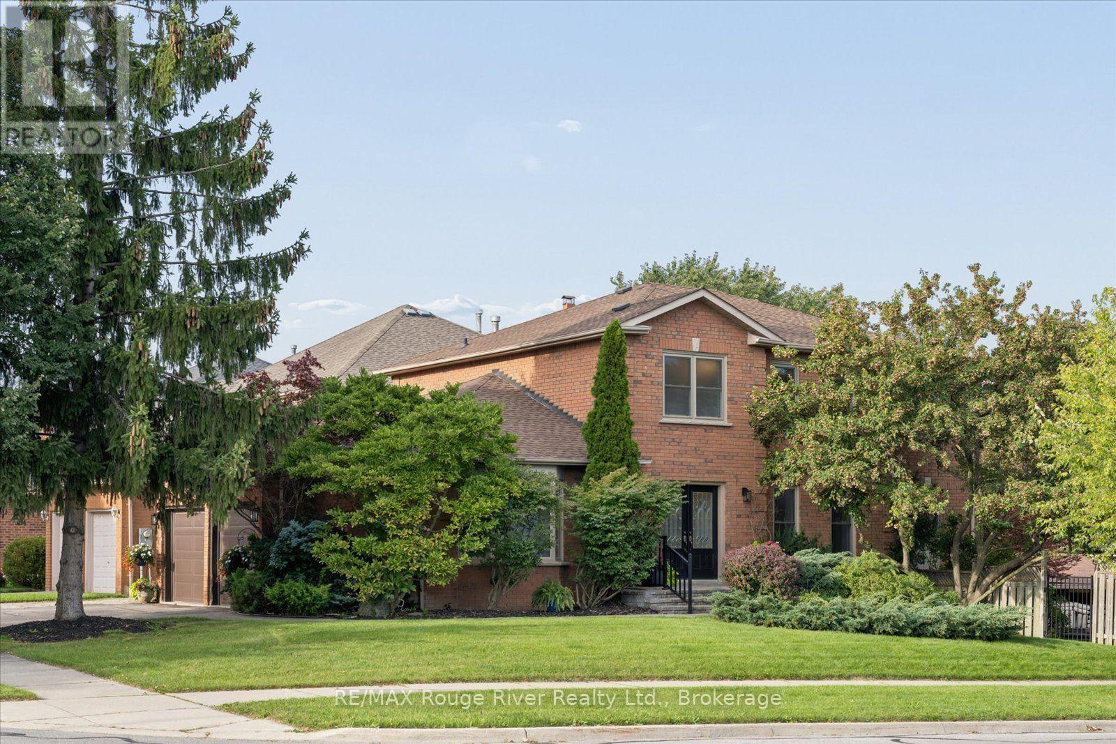1 Gowan Drive, Whitby, ON photo 2