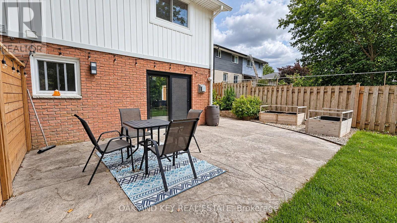 196 SOUTHFIELD DRIVE - 28